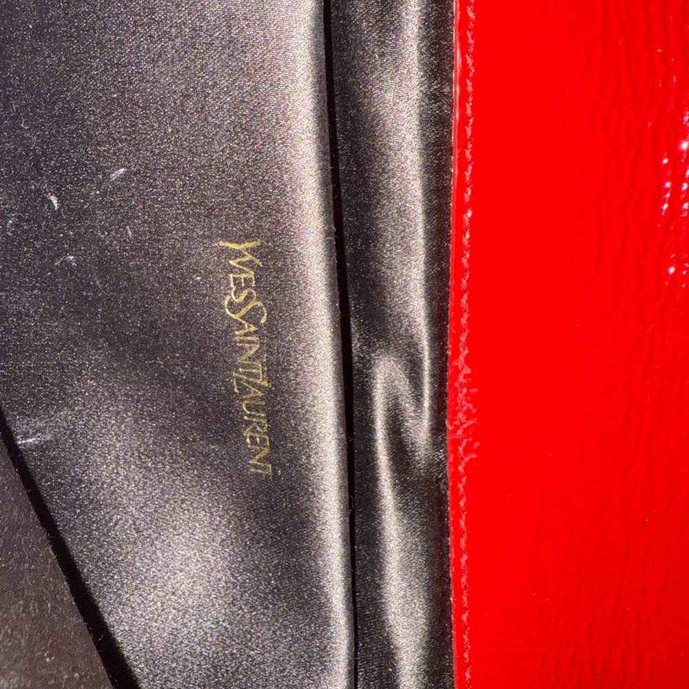 SAINT LAURENT  Textured Patent Monogram Large Belle De Jour Clutch Patent Red. - Picture 7 of 8